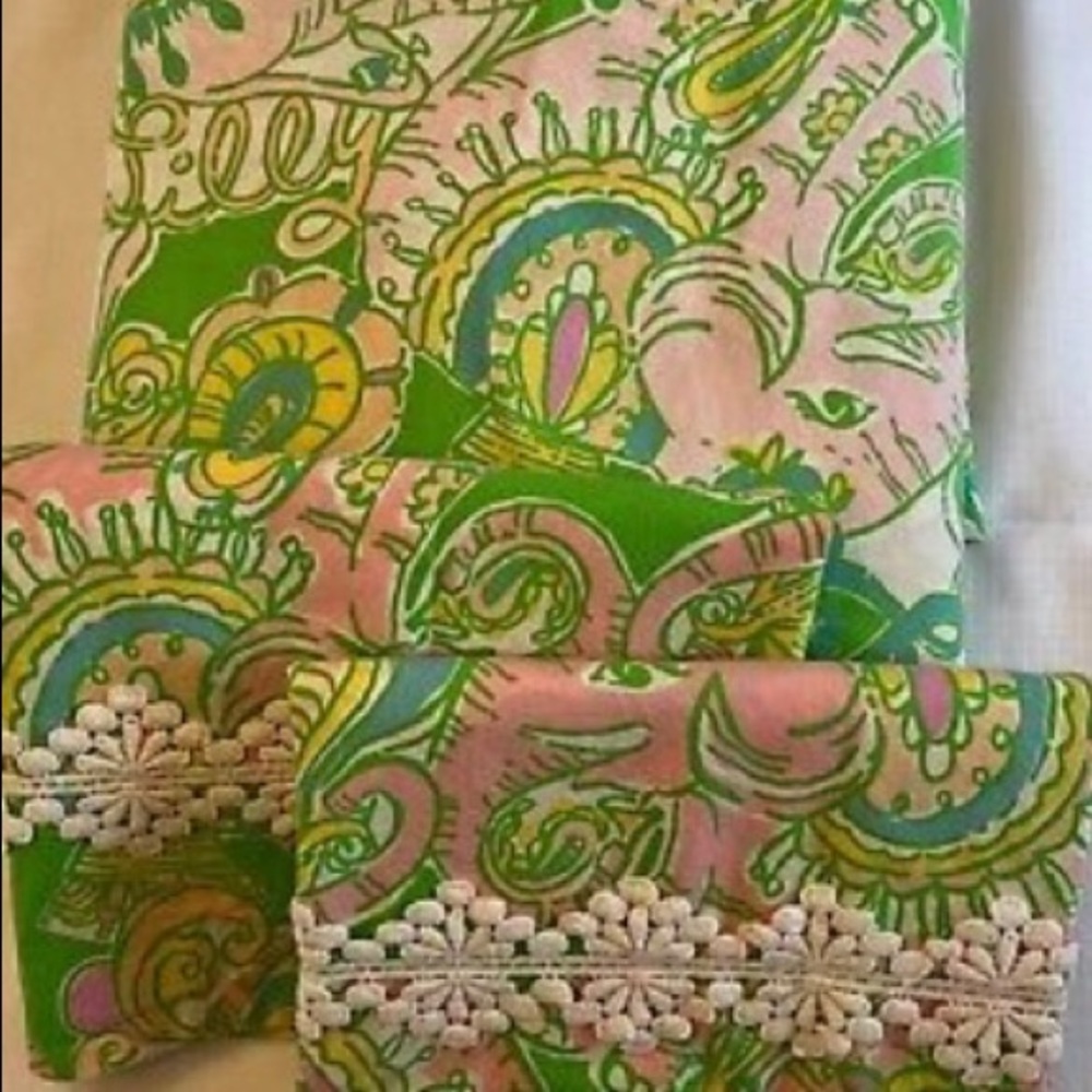 Queen lilly Pulitzer duvet set “chin chin”